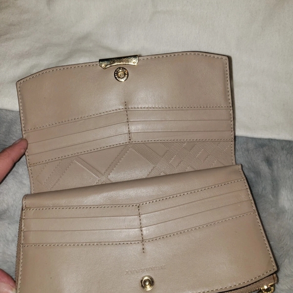 Burberry Beige Leather Wallet - Picture 5 of 5